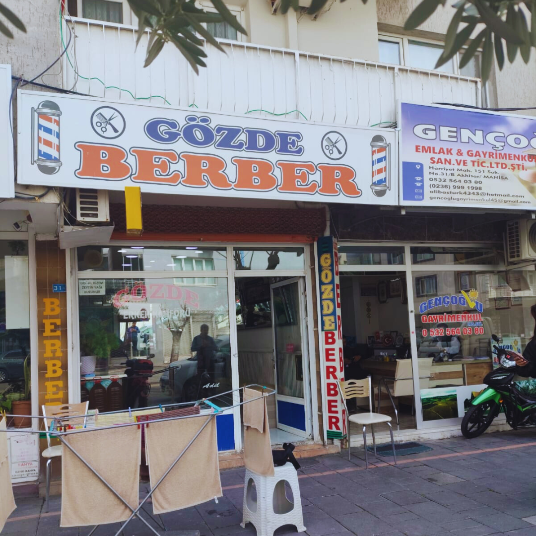 Akhisar berber salonu dış cephe — Gözde Erkek Kuaförü