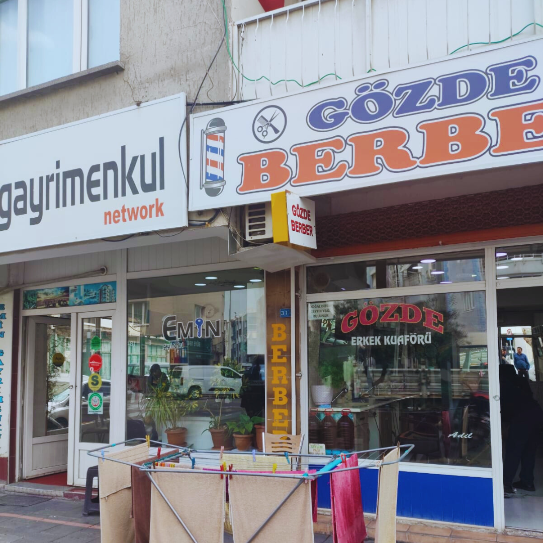 Akhisar berber salonu dış görünümü