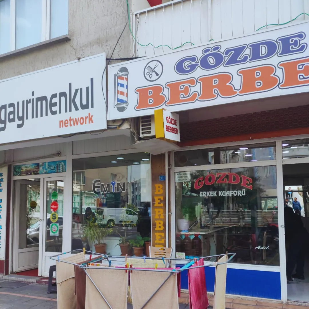 Gözde Erkek Kuaförü dış görünümü — Akhisar
